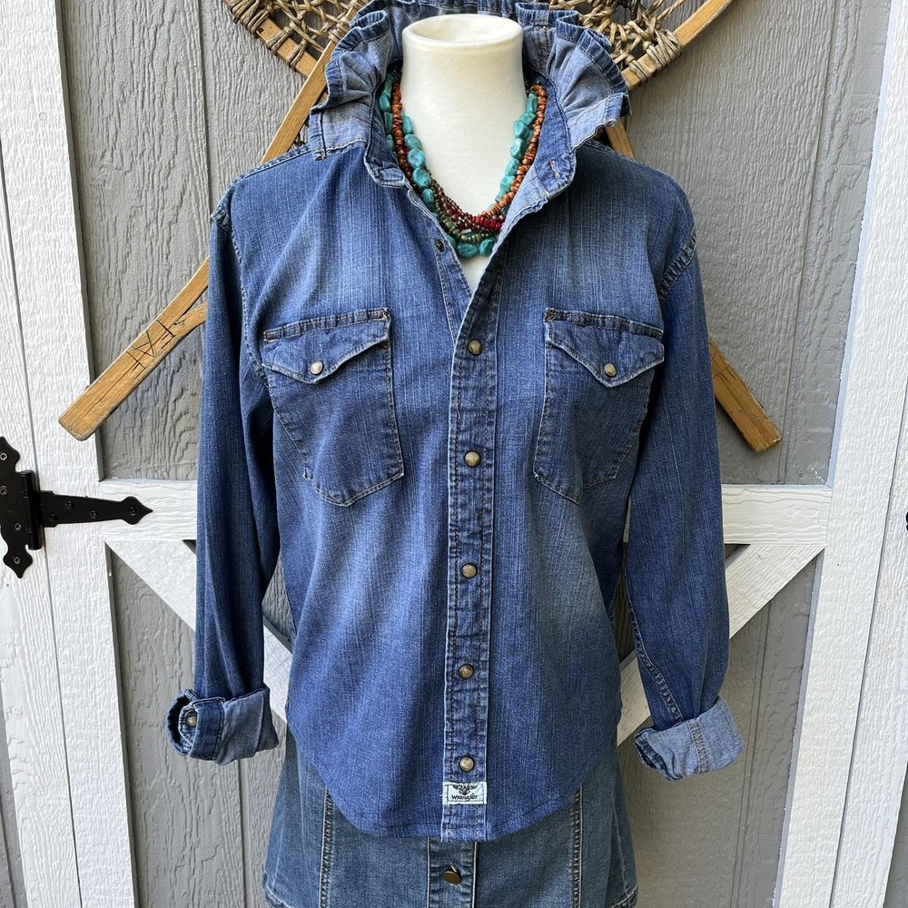 Upcycled Wrangler Denim Ruffle Collar Coastal Cowgirl Long Sleeve Snap Shirt M